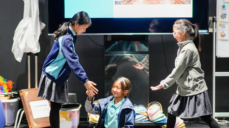 drama specialist Ms. Caitlyn from The Juiliard School visited our school for a two-day drama education exchange, providing a wonderfuI arts education experience for our teachers and students. - Juilliard-Visit